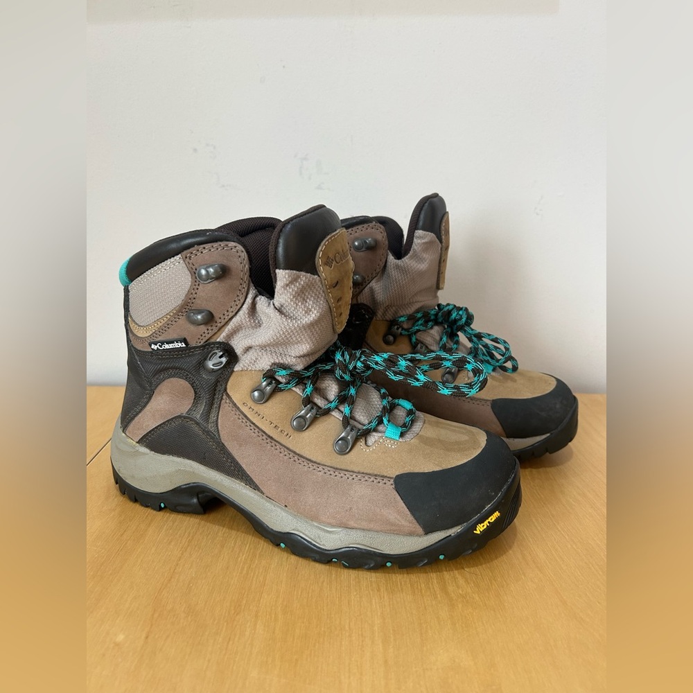 Columbia Women's Tan Hiking Boots Sz 7.5